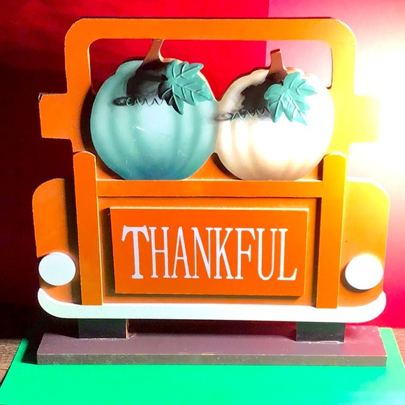 THANKSGIVING FALL DECOR THANKFUL ORANGE WOOD CAR WITH PUMPKINS METAL LEAVES - Picture 1 of 4